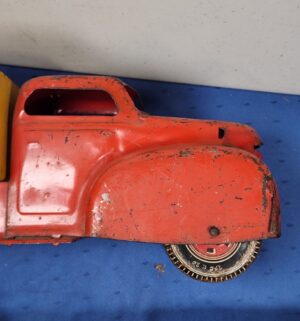 e110- 1940s Marx pressed steel Coca-Cola delivery truck. Missing back wheels - Image 7