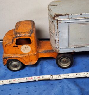 e111- 1950s Wyandotte Grey Van Lines semi-truck and trailer toy - Image 2