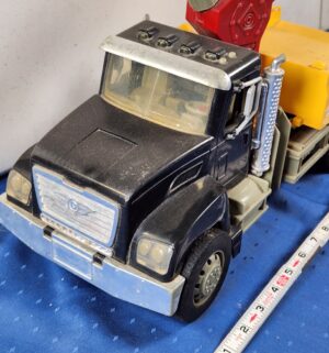 e114- Driven by Battat Large Toy Tow Truck - Image 2