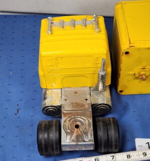 e116- 1970s Ertl Kraft Velveeta steel semi-truck - Image 5