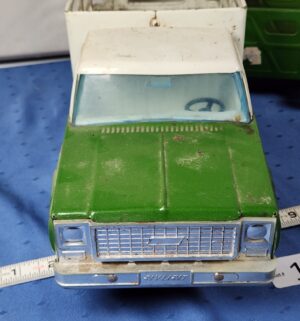 e119- 1970s green Nylint Farms pressed steel pickup truck, trailer. - Image 6