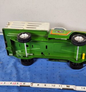 e119- 1970s green Nylint Farms pressed steel pickup truck, trailer. - Image 12