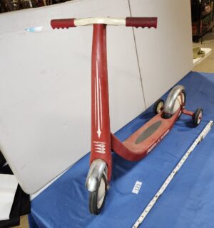 e123- Radio Flyer Little Red Scooter, model 510 - Image 7