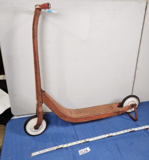 e124- 1940s Radio Flyer pressed steel push scooter - Image 1
