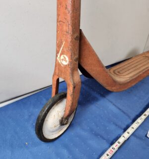 e124- 1940s Radio Flyer pressed steel push scooter - Image 2