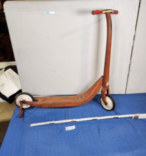 e124- 1940s Radio Flyer pressed steel push scooter - Image 6