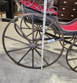 e129- Victorian-era baby carriage, possibly German, featuring a metal frame and red velvet upholstery. - Image 2