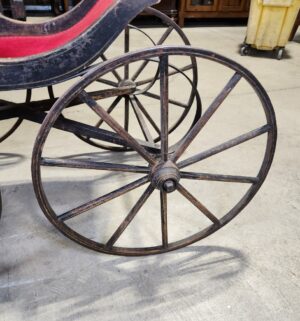e129- Victorian-era baby carriage, possibly German, featuring a metal frame and red velvet upholstery. - Image 3