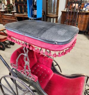 e129- Victorian-era baby carriage, possibly German, featuring a metal frame and red velvet upholstery. - Image 4