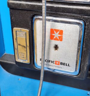 e132- vintage Ohio Bell pay phone in a blue booth - Image 3