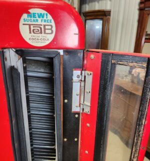 e138- 1960s The Vendo Coca-Cola Vendo 6-CV 6 case vertical cooler - Image 5