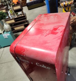 e138- 1960s The Vendo Coca-Cola Vendo 6-CV 6 case vertical cooler - Image 15