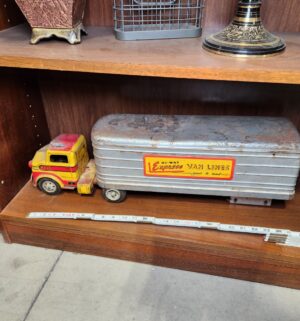 e141- 1940s Marx Hi-Way Express Van Lines pressed steel toy truck and trailer. - Image 1