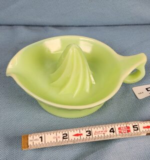 e53- jadeite glass citrus juicer - Image 4