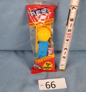 e66- Happy Face Sealed Pez