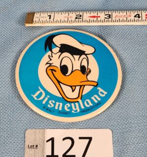 e127- Vintage Donald Duck Disneyland Walt Disney Productions Pin Back Button