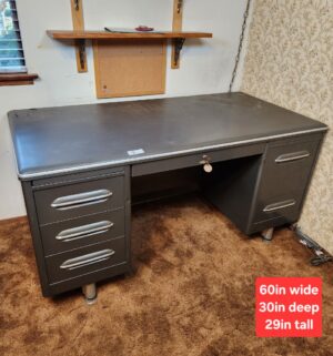 g9- Mid Century Art Metal Tank desk w/ key. Great shape