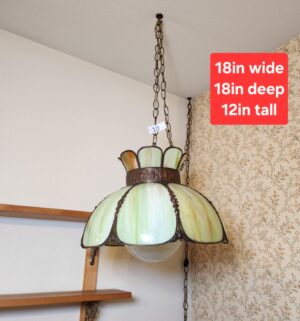 g10- vintage Tiffany-style slag glass hanging lamp. Great shape