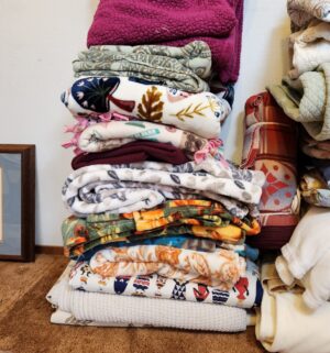 g11- Full & Queen Blankets, bedding - Image 3