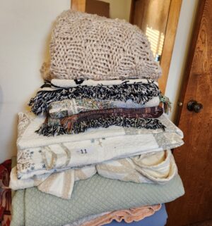 g11- Full & Queen Blankets, bedding - Image 4