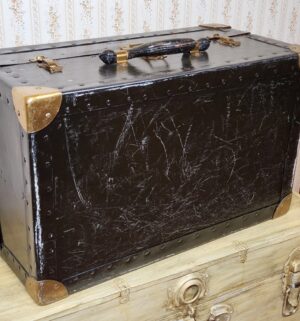 g16- antique Excelsior black steamer trunk with brass hardware - Image 5