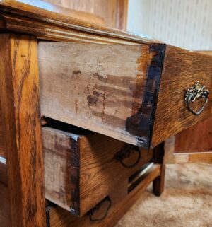 g24- Geo. Hillemann tiger oak washstand cabinet with drawers and original hardware - Image 8