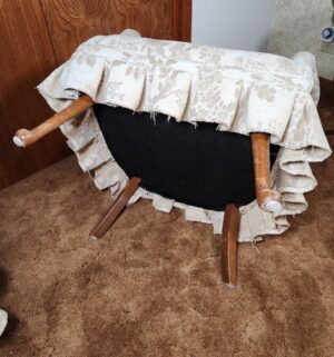 g26- vintage Queen Anne-style channel back wing chairs - Image 5