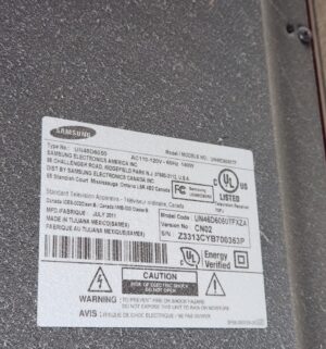 g28- Samsung 46 inch smart tv w/ remote and wall mount. Bring tools to remove from wall - Image 5