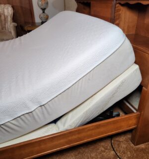 g33- Full Size Tempur-Pedic Adjustable & Massage Bed. Fully Tested/works. MAPLE FRAME NOT INCLUDED! - Image 3