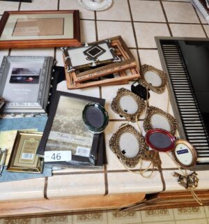 g46- picture frames