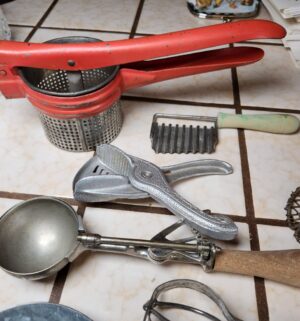 g53- vintage kitchen utensils - Image 3