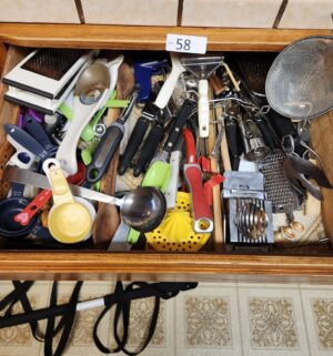 g58- drawer of kitchen utensils