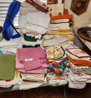 g62- Table Cloths, Placemats, napkins