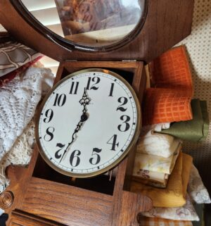g63- howard miller wall clock - Image 3