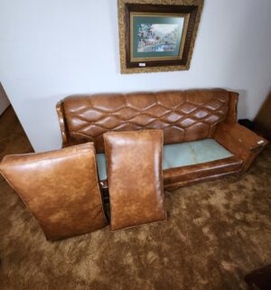 g69- Mid Century Brown Leather Tufted Sofa. Amazing Condition - Image 5
