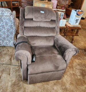 g75- Golden Lift Chair w/ Zero G & TV remote. Fully Tested works