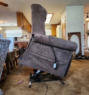 g75- Golden Lift Chair w/ Zero G & TV remote. Fully Tested works - Image 3