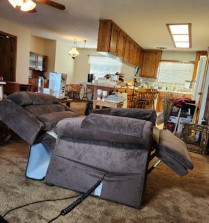 g75- Golden Lift Chair w/ Zero G & TV remote. Fully Tested works - Image 4