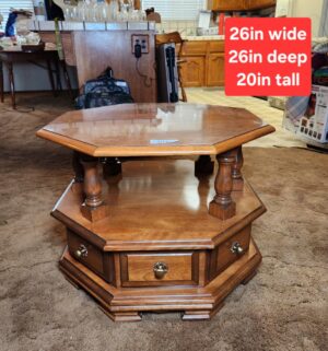 g80- Heirloom Nutmeg Maple Colonial Early American Hexagonal Lamp Table
