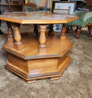 g80- Heirloom Nutmeg Maple Colonial Early American Hexagonal Lamp Table - Image 3