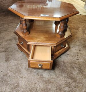 g80- Heirloom Nutmeg Maple Colonial Early American Hexagonal Lamp Table - Image 4