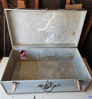 g96- vintage trunk - Image 3