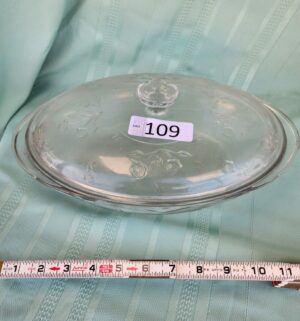 g109- Anchor Hocking Savannah Clear Oval Covered Casserole dish