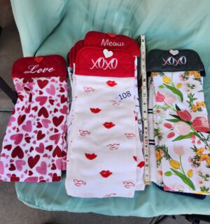 g108- kitchen towels. Appear un-used