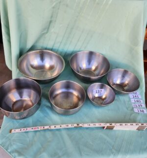 g137- stainless mixing bowls