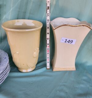 g149- 2 vases
