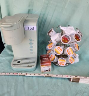 g163- keurig w/ pod holder