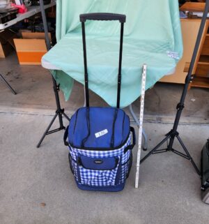 g176- insulated rolling cooler