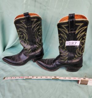 g187- size 9 boots