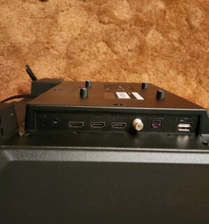 g202- onn roku smart tv w/ remote - Image 3